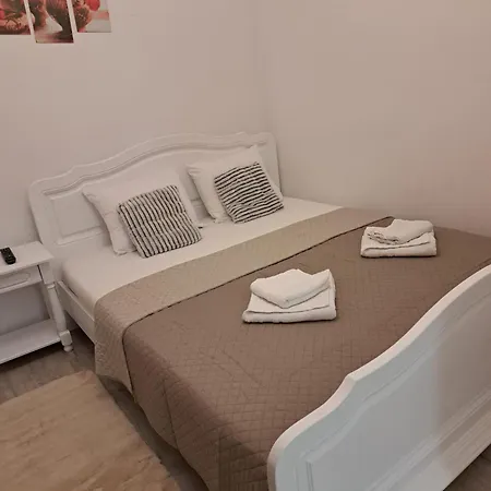 Ris Piata Romana Πανσιόν