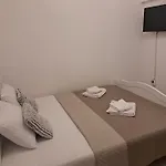 Ris Piata Romana Casa de hóspedes 3*