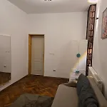 Ris Piata Romana بيت ضيافة 3*