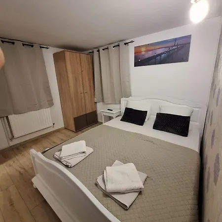 Ris Piata Romana Πανσιόν 3*