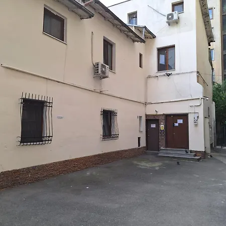 Ris Piata Romana Pensiune